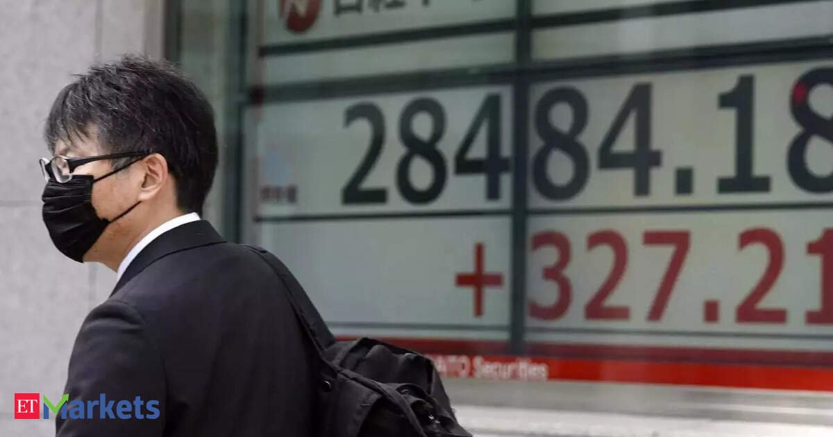 Global Market Today: Asian stocks slip, oil up on peace doubts