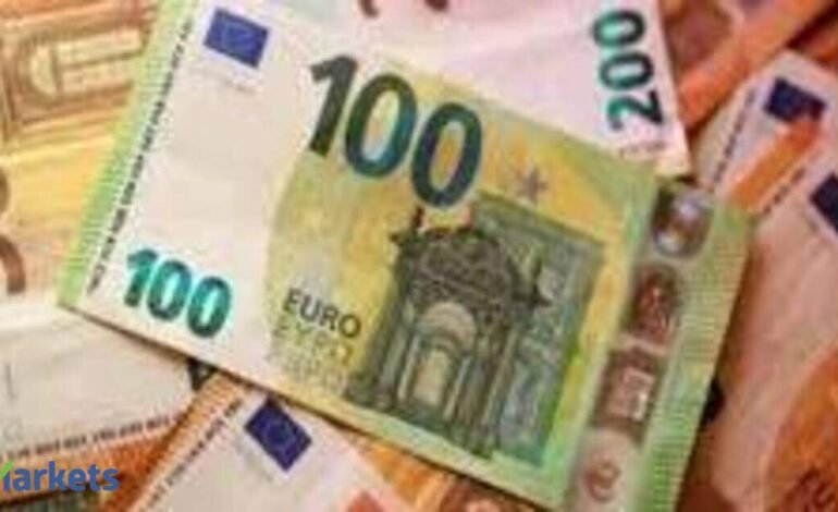 Euro zone yields fall as investors cut bets on ECB hikes