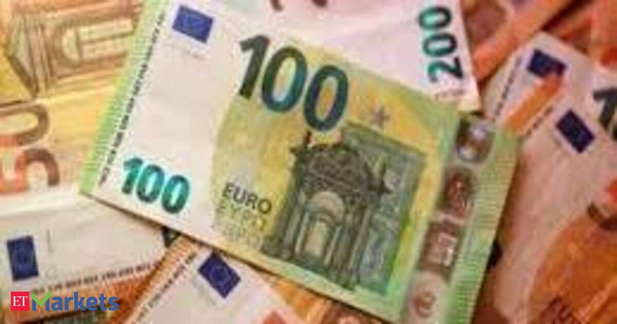 Euro zone yields fall as investors cut bets on ECB hikes