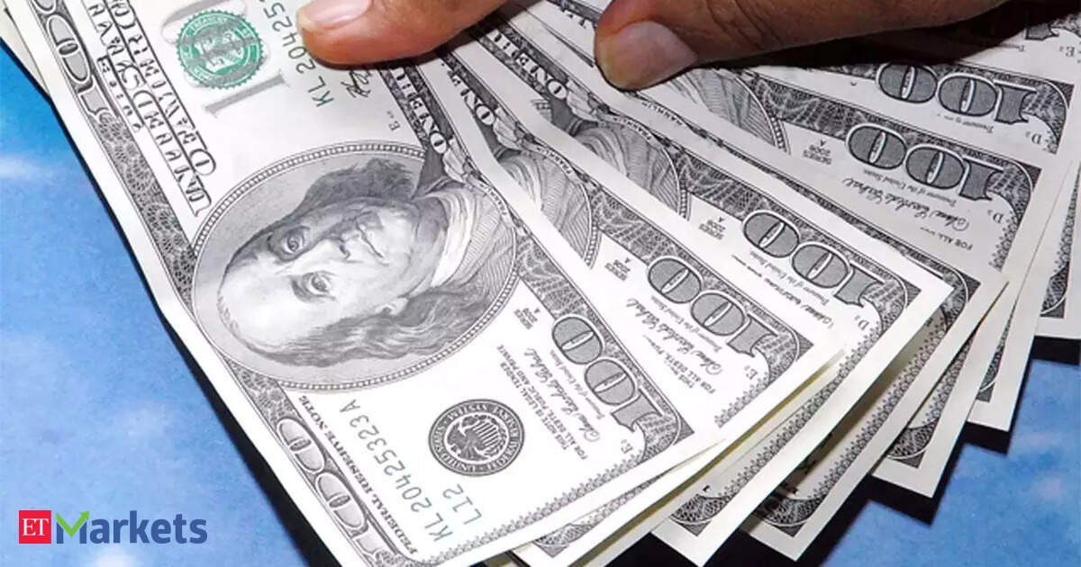 Dollar hits one-year high on Fed hike bets; yen nears 40-year low