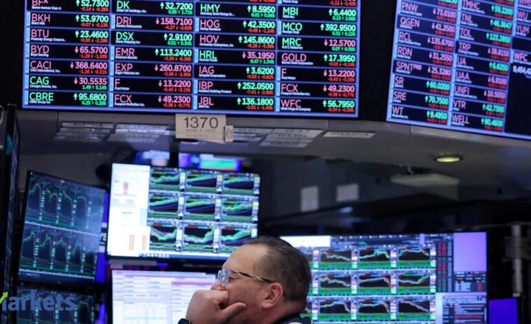 US Stocks | AI chip slump extends on Wall St as SanDisk sinks 12%, Micron drops 9% and AMD falls 5%