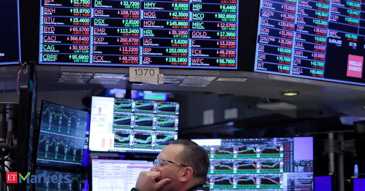 US Stocks | AI chip slump extends on Wall St as SanDisk sinks 12%, Micron drops 9% and AMD falls 5%
