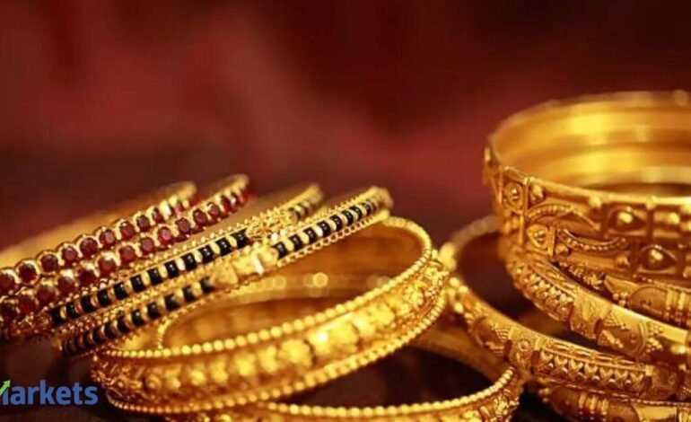 Gold futures sink to three-month low as dollar rally batters bullion