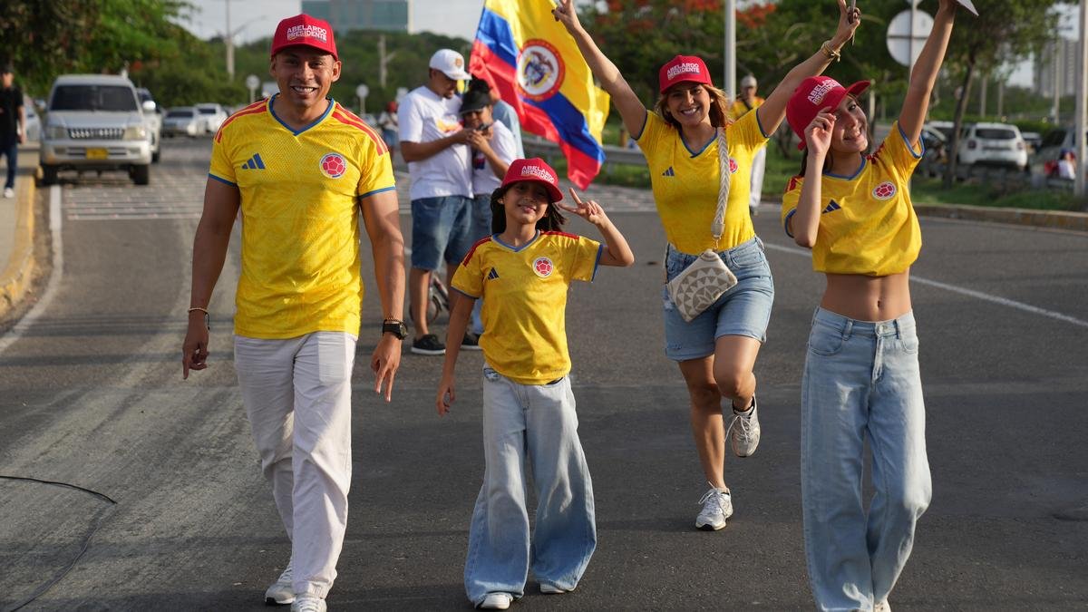 Colombia right-wing candidate De La Espriella has lead in tight presidential race