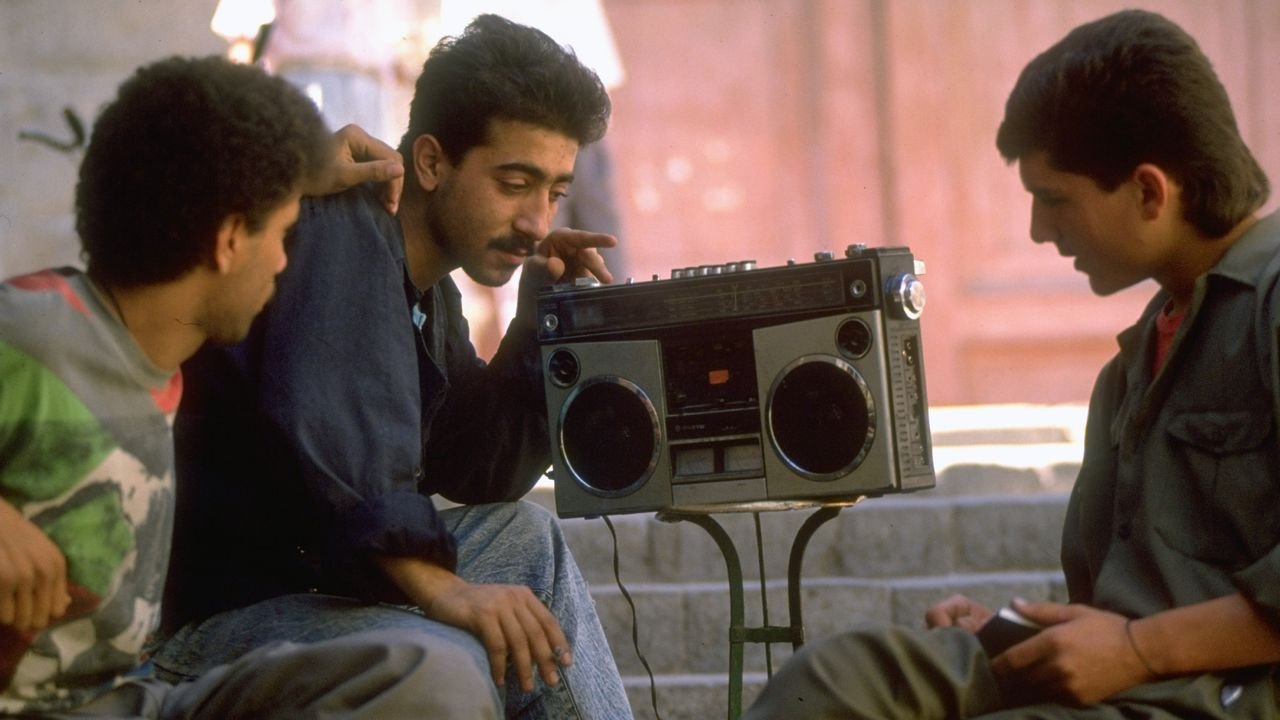 FM radio is dying. So is the joy of accidentally hearing a song you once loved