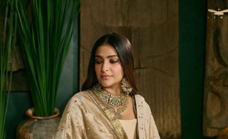 Sonam Kapoor styled a monochromatic anarkali look from Itrh with two dupattas
